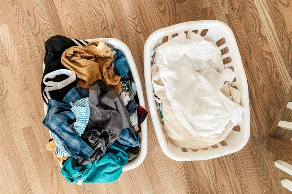 how to wash white clothes with baking soda