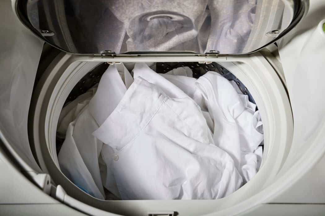 how to wash white clothes without bleach
