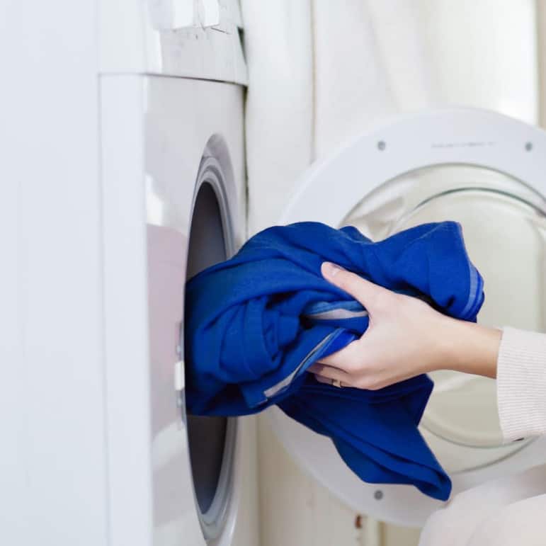 How to shrink polyester clothes using a dryer
