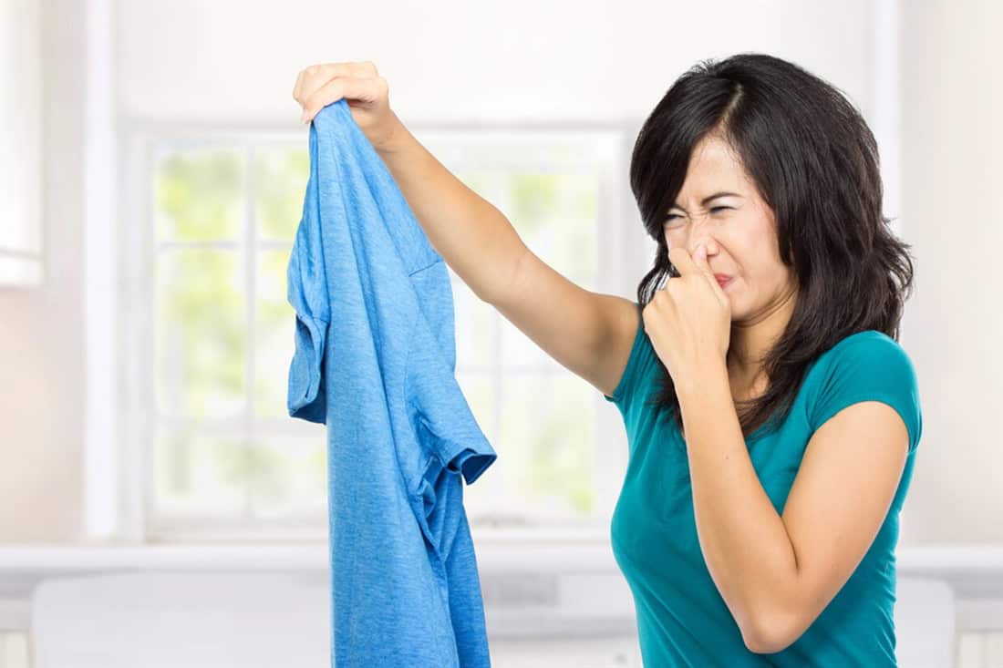 how to get fish oil smell out of clothes