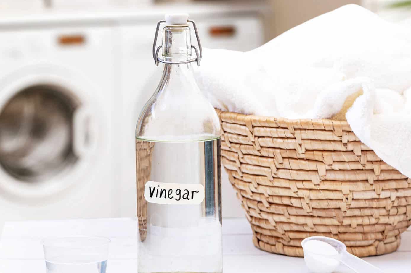 Use white vinegar to whiten your clothes