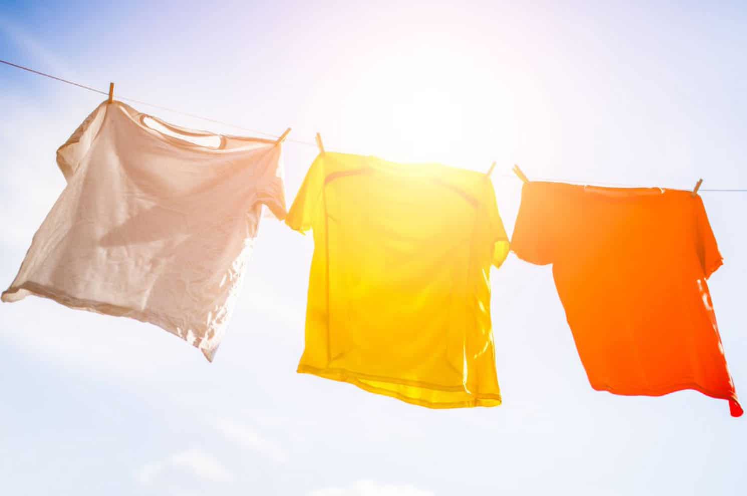 Use sunlight to whiten your clothes 