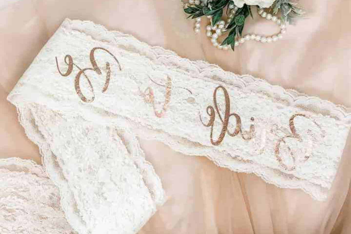Choose the bridal sash for your dress